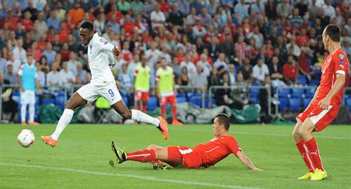 إنجلترا تضرب سويسرا في ملعب بازل بانطلاقة تصفيات يورو 2016.. فيديو